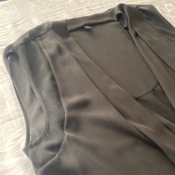 BCBG sleeveless blouse. Layered drape fabric with attached tank top. Size Medium - Picture 6 of 11